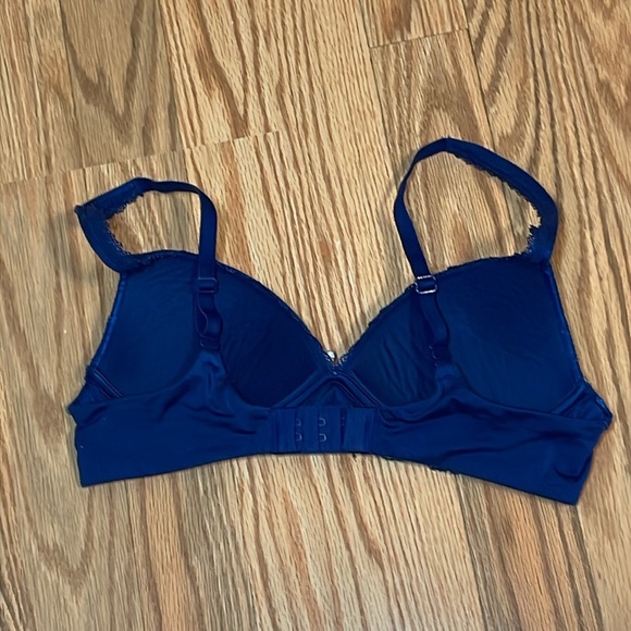 Victoria’s Secret Body by Victoria No Wire Blue Lace Bra, 32A - Picture 3 of 7